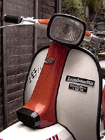 GP125-Square Headlight & Logos.gif